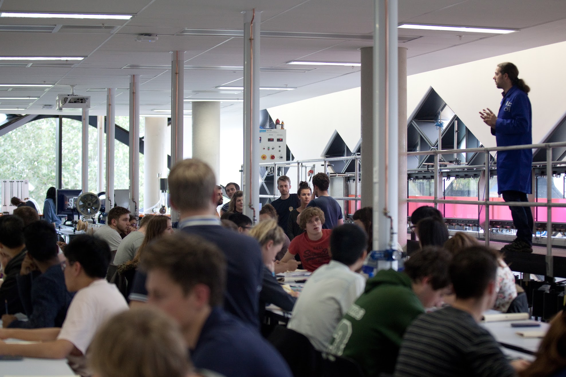 A busy engineering lab full of students