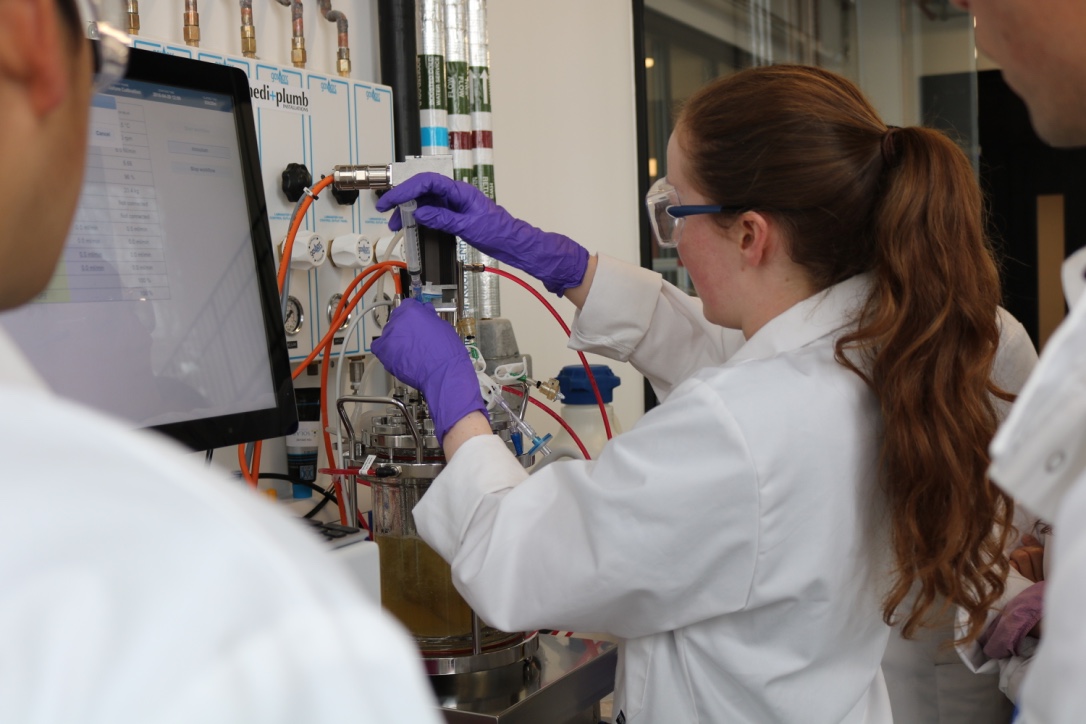 Students have a discussion in a lab